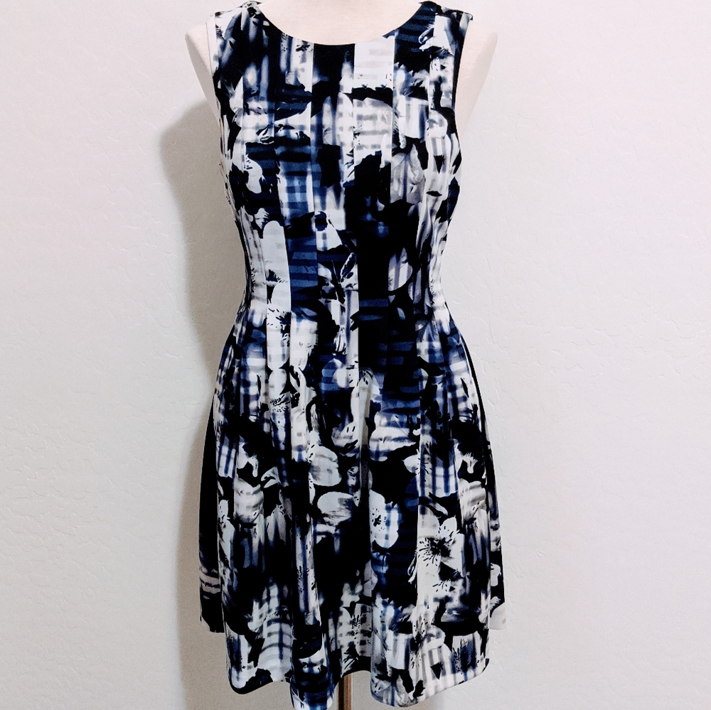 Vince Camuto Dress Size 6 Gem